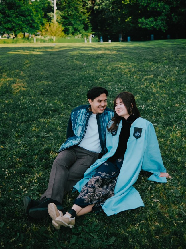 Gracias graduation photoshoot! Super proud of you sayang. Beruntungnya aku bisa jadi pasangan kamu HEHEH,” tulisnya.Foto: Instagram @jeromepolin