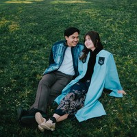 Gracias graduation photoshoot! Super proud of you sayang. Beruntungnya aku bisa jadi pasangan kamu HEHEH,” tulisnya.Foto: Instagram @jeromepolin