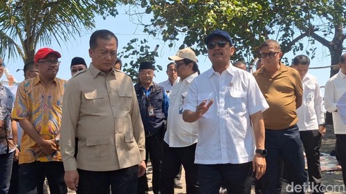 Menteri Kelautan dan Perikanan (KP), Sakti Wahyu Trenggono saat mengecek kondisi KNMP di Bintaro, Ampenan, Kota Mataram, Jumat (17/7/2026). Dok. Nathea Citra/detikBali