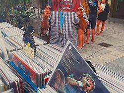 Momen Kebetulan di Jalanan Ini Terpotret Sempurna, Bikin Melongo