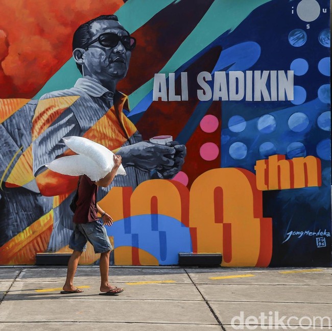 Mural Kenang 100 Tahun Ali Sadikin Hiasi Taman Ismail Marzuki