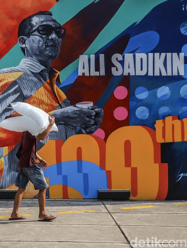 Mural Kenang 100 Tahun Ali Sadikin Hiasi Taman Ismail Marzuki