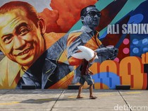 Mural Kenang 100 Tahun Ali Sadikin Hiasi Taman Ismail Marzuki