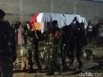 Jenazah Prajurit TNI Korban Ledakan Gudang Amunisi Madiun Telah Dimakamkan