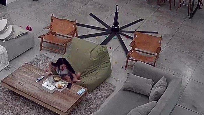 Penampakan kipas gantung yang jatuh di rumah Nevie Ariesa Fandya