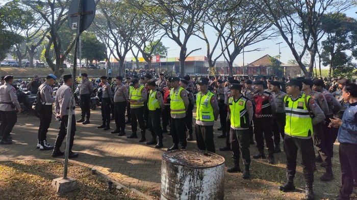 Pengamanan kedatangan Presiden Prabowo Subianto di Kabupaten Malang.