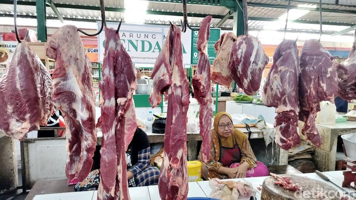 Penjual daging sapi di Pasar Klojen Malang
