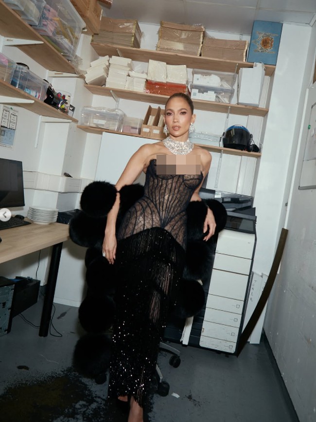 Gaya Ultah JLo Ultah ke-57, 3 Kali Ganti Baju dengan Perhiasan 500 Karat