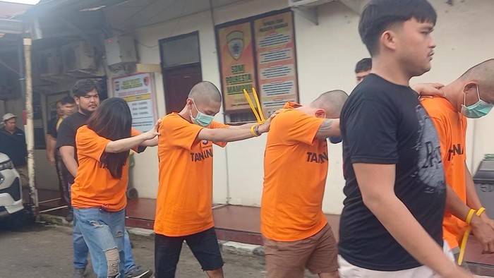 Polisi menangkap 3 pelaku penyalahgunaan narkoba di Mamuju.