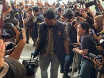 Don Ritto dan 8 Koper Isi Emas-Duit Barbuk 3 Kasus Korupsi Tiba di Kejagung