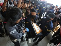 Potret Don Ritto dan Barang Bukti Dugaan Korupsi Tiba di Kejagung