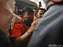 Video Don Ritto dan 8 Koper Isi Emas-Uang Kasus 3 Korupsi Tiba di Kejagung