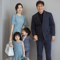 Lee Young Ae & Suami CEO Menolak Tua, Visual di Usia 75 Tahun Masih Bugar