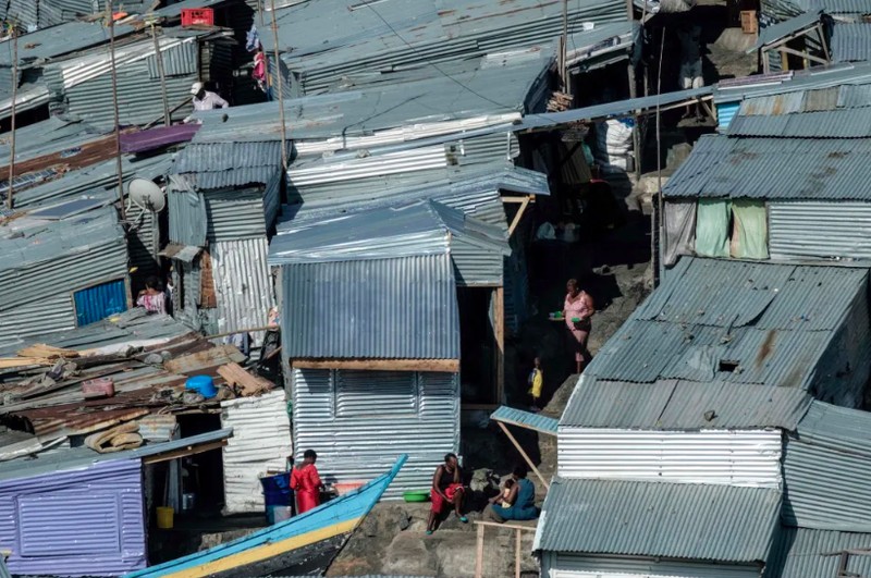 Pulau Migingo, sebuah pulau batu mungil di Danau Victoria yang berada di perbatasan Kenya dan Uganda.