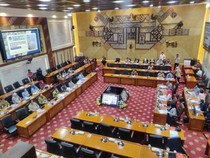 Komisi IX DPR Rapat dengan BGN, Nanik S Deyang Tak Hadir karena Sakit