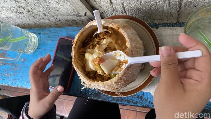 Rujak degan yang dijual Kedak Rujak Amerika di Jalan Prof Dr Hamka, depan SDN 4 Tambakaji, Kecamatan Ngaliyan, Kota Semarang, Jumat (17/7/2026).