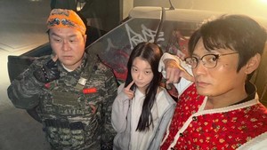 Episode 6 Agent Kim Reactivated  yang tayang pada 10 Juli 2026 bikin penonton ikut tegang melihat Min Ji berusaha kabur dari para penjahat. Pemeran Min Ji, Seo Su Min memperlihatkan di balik layar adegan tersebut. Foto: Instagram @sumin_.0931
