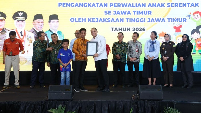Seremoni perwalian anak serentak di Surabaya
