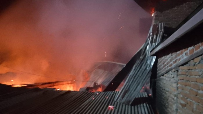Suasana saat rumah-rumah di Lubuklinggau terbakar
