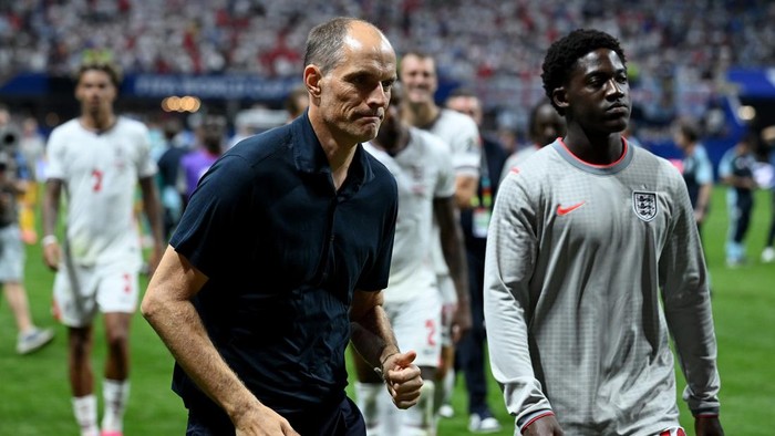 ATLANTA, GEORGIA - JULY 15: Thomas Tuchel, Manager of England, walks off the pitch with Kobbie Mainoo #16 after the 1-2 loss during the FIFA World Cup 2026 Semi Final match between England and Argentina at Atlanta Stadium on July 15, 2026 in Atlanta, Georgia. (Photo by Shaun Botterill/Getty Images)