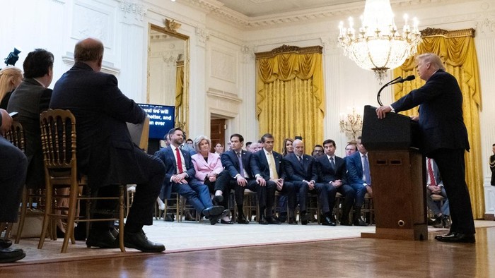 Trump saat berpidato di Gedung Putih pada Kamis (16/7) malam waktu AS (via REUTERS/SAUL LOEB) 