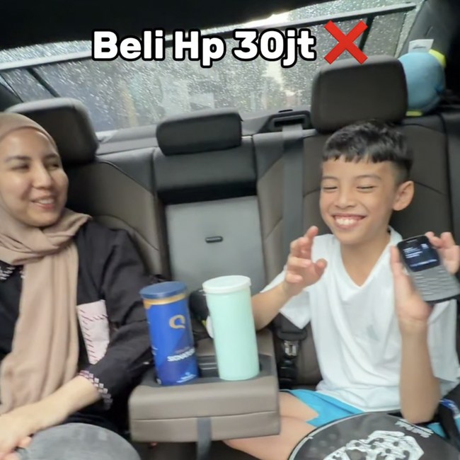 Tya Ariestya Beri HP Jadul Rp 150 Ribu untuk Anak Komunikasi