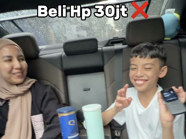 Tya Ariestya Beri HP Jadul Rp 150 Ribu untuk Anak Komunikasi
