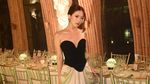 Penampilan Superpretty Valerie Pola Bergaun Strapless di Bali