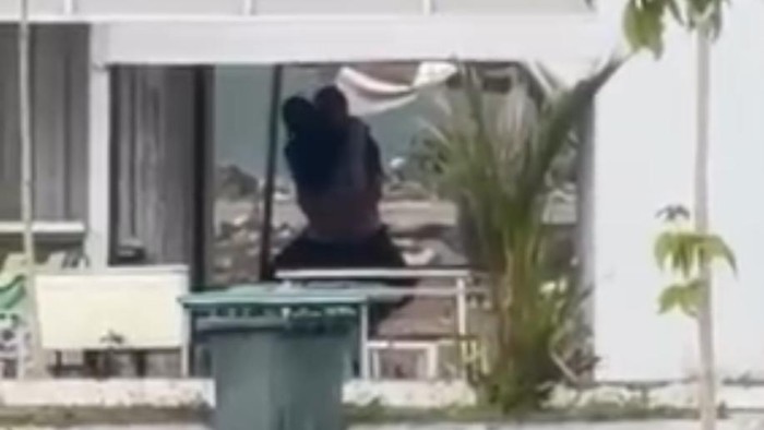 Viral di media sosial, sepasang kekasih diduga berbuat mesum di Masjid Al Alam, Kendari.