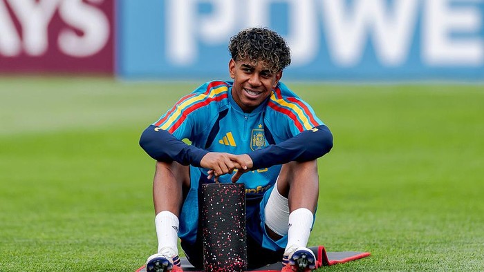 EAST HANOVER, UNITED STATES - JULY 16: Lamine Yamal of Spain  during the   Spain training session at the Melanie Lane Training Grounds on July 16, 2026 in East Hanover United States (Photo by Pablo Garcia/Soccrates/Getty Images)
