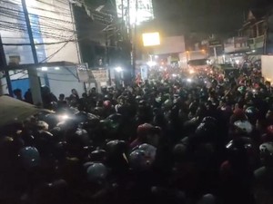 Video: Momen Massa Ojol Geruduk Kantor DC di Kopo Gegara Penarikan Motor