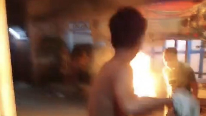 Aksi pemuda di Medan bakar ayah. (Istimewa)