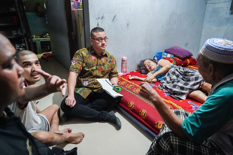 Anggota DPRD DKI Jakarta, Hardiyanto Kenneth Meninjau Kegiatan Perbaikan Saluran Air di Duri Kepa, Kebon Jeruk Jakbar.