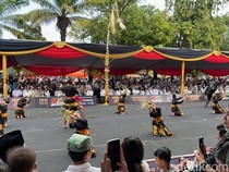 Foto: Warna-warni Busana Banyuwangi Ethno Carnival