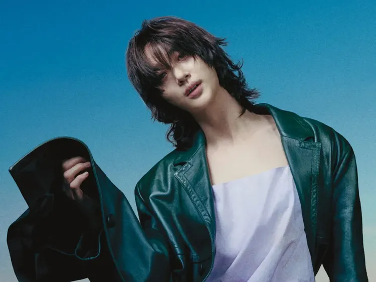 Potret Byeon Woo Seok Tampil Pakai Tank Top Rambut Mullet Bikin Terpana