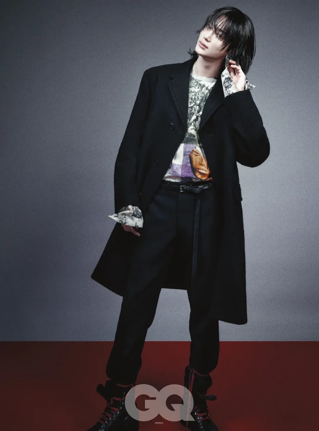 Dalam wawancaranya bersama GQ Korea, Byeon Woo Seok mengungkap bahwa dirinya tengah syuting drama terbaru adaptasi webtoon, Solo Leveling. Ia siap menghadirkan versi live action dari karakter utama Sung Jin Woo. Han So Hee juga termasuk dalam jajaran pemainnya. Foto: dok. GQ Korea