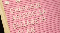 Charlisze Aristoclea Elizabeth Islan Kardinal, nama putri Chelsea Islan dan Rob Clinton Kardinal. Foto: Instagram @chelseaislan
