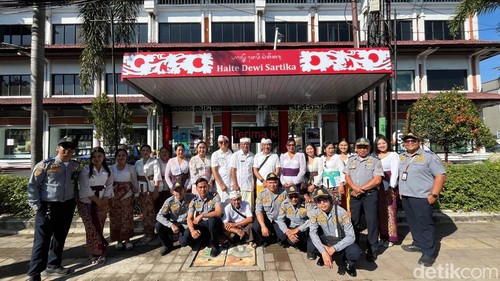 Dishub Bali meresmikan dua halte transportasi publik di Denpasar (dok. Dishub Bali)