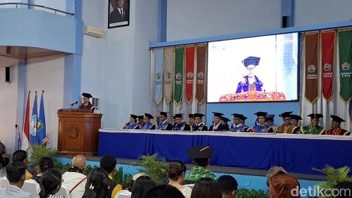 Dua dosen Politani Kupang, NTT dikukuhkan jadi guru besar, Sabtu (18/7/2026). (Yufengki Bria/detikBali).