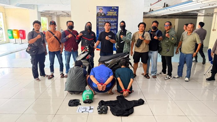 Dua pelaku pencurian motor di Depok ditangkap setelah video viral. Polisi masih memburu dua pelaku lainnya. (dok. ist)