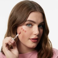 Aktris Muda Ini Jadi Brand Ambassador Pertama Rare Beauty