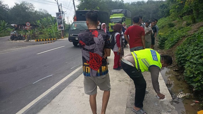 Foto: Suasana olah TKP Satlantas Polres Asahan dan korban ditemukan meninggal (dok. Satlantas Polres Asahan)