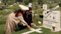 Adek, habis gradution, ayah, kata Gewa. Ayah, bulan depan adek mau masuk SD, pokoknya Gewa SD-nya tambah pintar. Membanggakan ayah dan Mage, kata Mutia Ayu. Foto: dok instagram Mutia Ayu