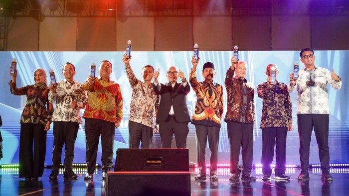 Gubernur Jateng dapat penghargaan dari Solopos