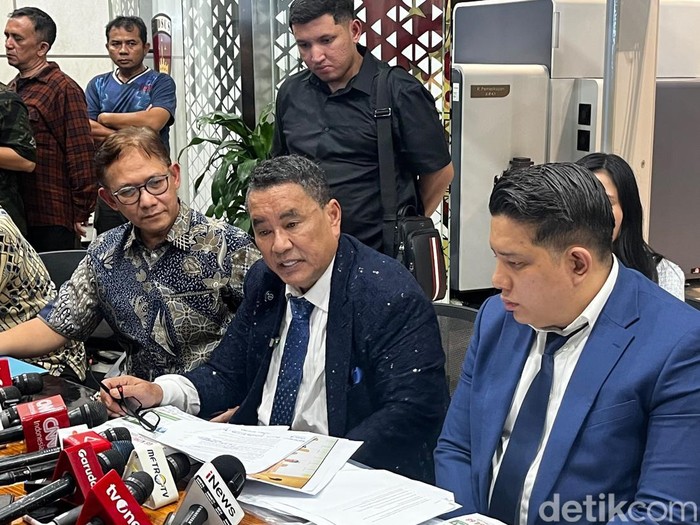 Hotman Paris mengklaim keputusannya menjadi kuasa hukum eks Jampidsus Febrie Adriansyah bukan demi uang atau sekadar cari muka. (Rumondang/detikcom)