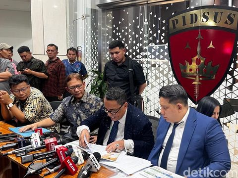 Hotman Paris mengklaim keputusannya menjadi kuasa hukum eks Jampidsus Febrie Adriansyah bukan demi uang atau sekadar cari muka. (Rumondang/detikcom)