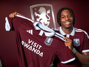 Aston Villa Gaet Johan Manzambi, Pecahkan Rekor Transfer Klub