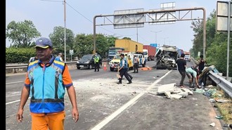 Kecelakaan Beruntun 6 Kendaraan di Tol Bintara Arah Cakung, 1 Orang Tewas