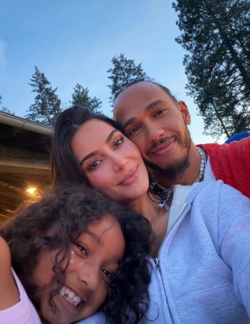 Loverbirds! Lewis Hamilton Resmikan Pacaran dengan Kim Kardashian Loverbirds! Lewis Hamilton Resmikan Pacaran dengan Kim Kardashian