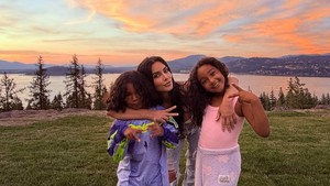 Tiga hari sebelumnya, Kim Kardashian juga posting momen kebersamaan mereka bersama dengan anaknya. Foto: Lewis Hamilton dan Kim Kardashian/ Instagram